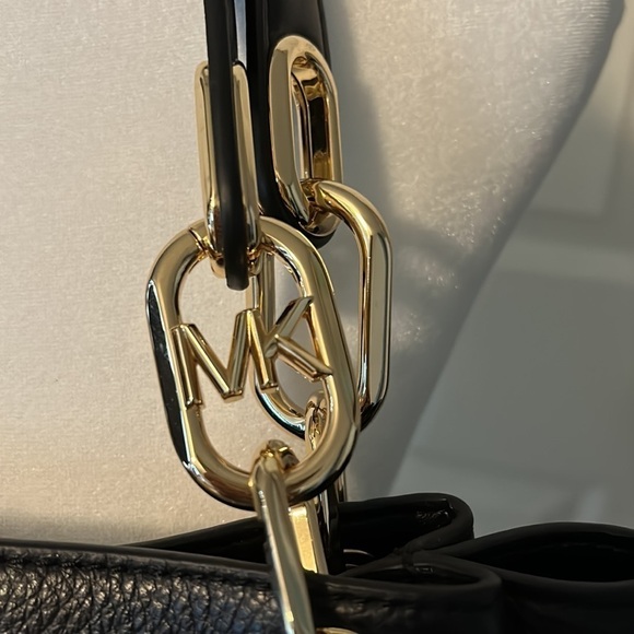 Michael Kors Trisha large triple gusset shoulder leather purse NWT - Picture 2 of 4